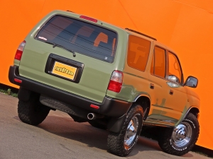 ハイラックスサーフクラシックコンプリート　シダーグリーン　ＴＯＹＯＴＡロゴグリル