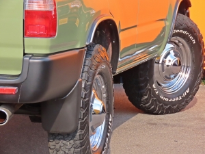 ハイラックスサーフクラシックコンプリート　シダーグリーン　ＴＯＹＯＴＡロゴグリル