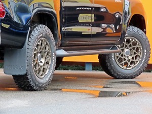ハイラックスキャノピー　TRD　グリル