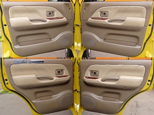ランクルプラド後期モデル　本革シート　丸目フェイス　ＴＯＹＯＴＡロゴグリル