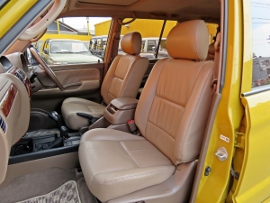 ランクルプラド後期モデル　本革シート　丸目フェイス　ＴＯＹＯＴＡロゴグリル