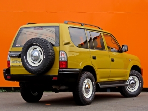 ランクルプラド後期モデル　本革シート　丸目フェイス　ＴＯＹＯＴＡロゴグリル