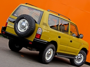 ランクルプラド後期モデル　本革シート　丸目フェイス　ＴＯＹＯＴＡロゴグリル