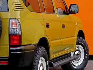 ランクルプラド後期モデル　本革シート　丸目フェイス　ＴＯＹＯＴＡロゴグリル
