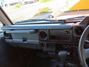 ランクル７０４．２ディーゼルエンジン　丸目フェイス　ホワイト　オートマ