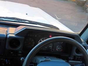ランクル７０４．２ディーゼルエンジン　丸目フェイス　ホワイト　オートマ