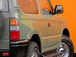 ランクルプラドショートボディー　丸目フェイス　縦スリッドグリル