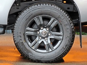 ハイラックス即納可　登録済み未使用車　シルバー