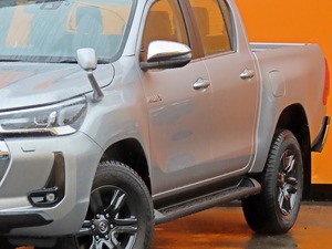 ハイラックス即納可　登録済み未使用車　シルバー