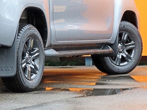 ハイラックス即納可　登録済み未使用車　シルバー
