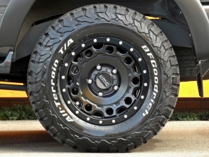 ランクル１００グレー　リフトアップ　ＴＯＹＯＴＡロゴグリル