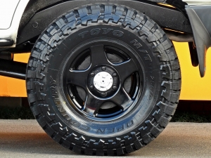 ランクル８０４ｘ４ＡＲＢ　ディーゼル　マニュアル　リフトアップ