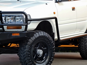 ランクル８０４ｘ４ＡＲＢ　ディーゼル　マニュアル　リフトアップ
