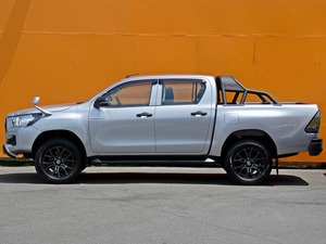 ハイラックスタコマックス　ＴＲＤロールバー　シルバー