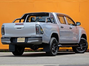 ハイラックスタコマックス　ＴＲＤロールバー　シルバー
