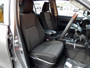 ハイラックスタコマックス　ＴＲＤロールバー　シルバー