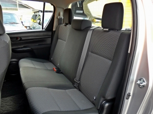 ハイラックスタコマックス　ＴＲＤロールバー　シルバー