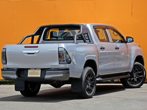 ハイラックスタコマックス　ＴＲＤロールバー　シルバー