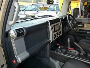 ＦＪクルーザーキャンプ　アウトドア　ベージュ　４ＷＤ