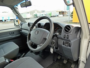ランクル７０再販モデル　ホワイト　アウトドア　キャンプ