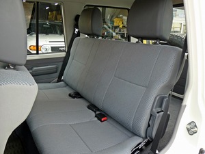 ランクル７０再販モデル　ホワイト　アウトドア　キャンプ