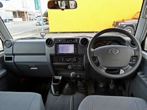 ランクル７０再販モデル　ホワイト　アウトドア　キャンプ