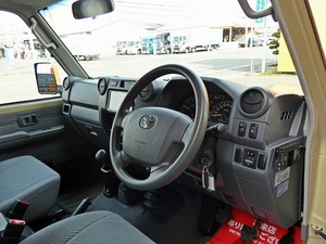 ランクル７０再販モデル　ランクル７０　ベージュ　アウトドア