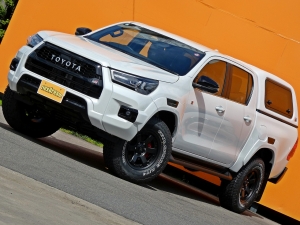 ハイラックスアウトドア　キャンプ　車中泊　バンライフ　１BOX　ベッド　キャンピングカー