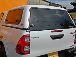 ハイラックスアウトドア　キャンプ　車中泊　バンライフ　１BOX　ベッド　キャンピングカー
