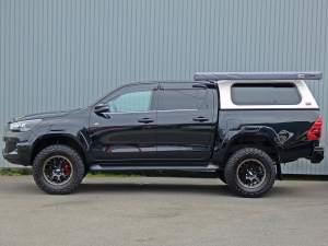 ハイラックス新車アウトレットキャンプ　アウトドア　レジャー　４ＷＤ　ＳＵＶ
