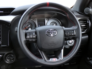 ハイラックス新車アウトレットキャンプ　アウトドア　レジャー　４ＷＤ　ＳＵＶ