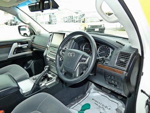 ランクル２００後期モデル　パールホワイト　アウトドア