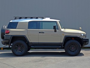 ＦＪクルーザー新車アウトレットリフトアップ　ベージュ　アウトドア　キャンプ
