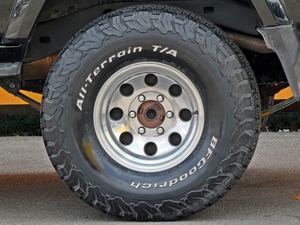 ランクル６０ガソリン　オートマ　ランクル６０　丸目　リフトアップ