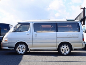 ハイエース100系リア対面シート　フルフラット　キャンプ　アウトドア