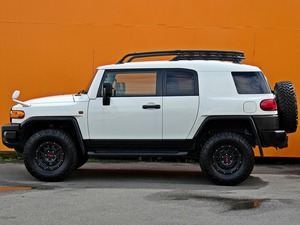 ＦＪクルーザーUS仕様カスタム　リフトアップ　アイスバーグホワイト
