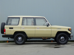 ランクル７０アウトドア　キャンプ　車中泊　バンライフ　１BOX　ベッド　キャンピングカー