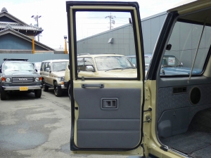 ランクル７０アウトドア　キャンプ　車中泊　バンライフ　１BOX　ベッド　キャンピングカー