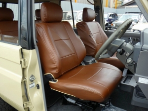 ランクル７０アウトドア　キャンプ　車中泊　バンライフ　１BOX　ベッド　キャンピングカー