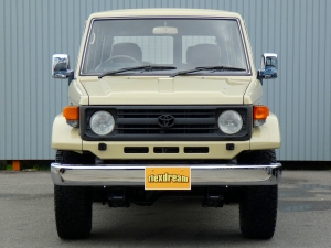 ランクル７０アウトドア　キャンプ　車中泊　バンライフ　１BOX　ベッド　キャンピングカー