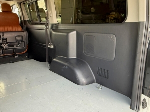 ハイエースバンアウトドア　キャンプ　車中泊　バンライフ　１BOX　ベッド　キャンピングカー