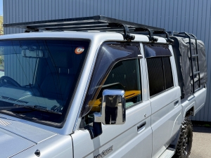 ランクル７０キャンプ　アウトドア　レジャー　４ＷＤ　ＳＵＶ
