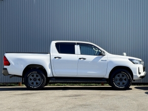 ハイラックスキャンプ　アウトドア　レジャー　４ＷＤ　ＳＵＶ