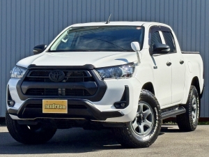 ハイラックスキャンプ　アウトドア　レジャー　４ＷＤ　ＳＵＶ