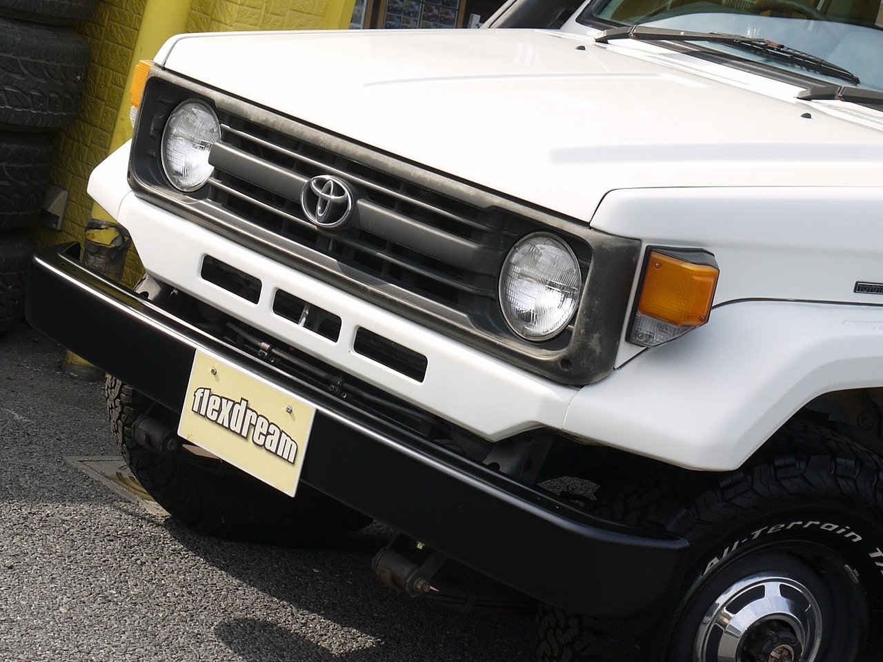イクソ 1985 トヨタ ランドクルーザー HJ75 トゥループキャリア
