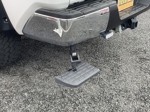 タンドラ新車並行　リフトアップ
