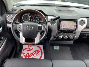 タンドラ新車並行　リフトアップ
