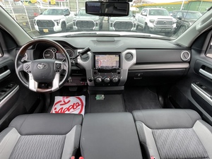 タンドラ新車並行　リフトアップ