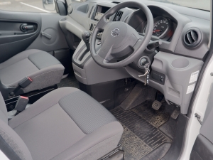 バネット　NV200　5人乗り　
