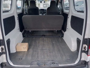 バネット　NV200　5人乗り　
